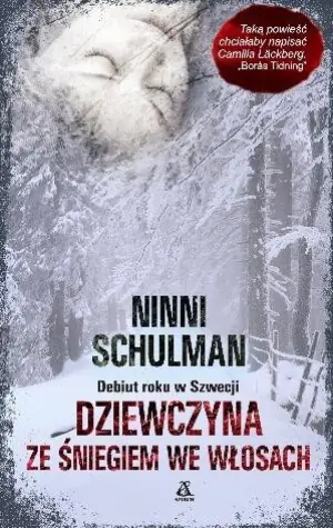 Dziewczyna ze śniegiem we włosach
