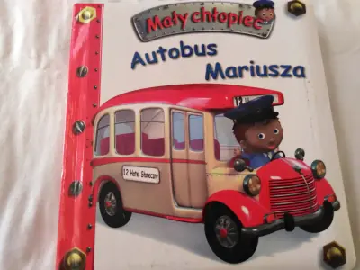 Mały chłopiec. Autobus Mariusza