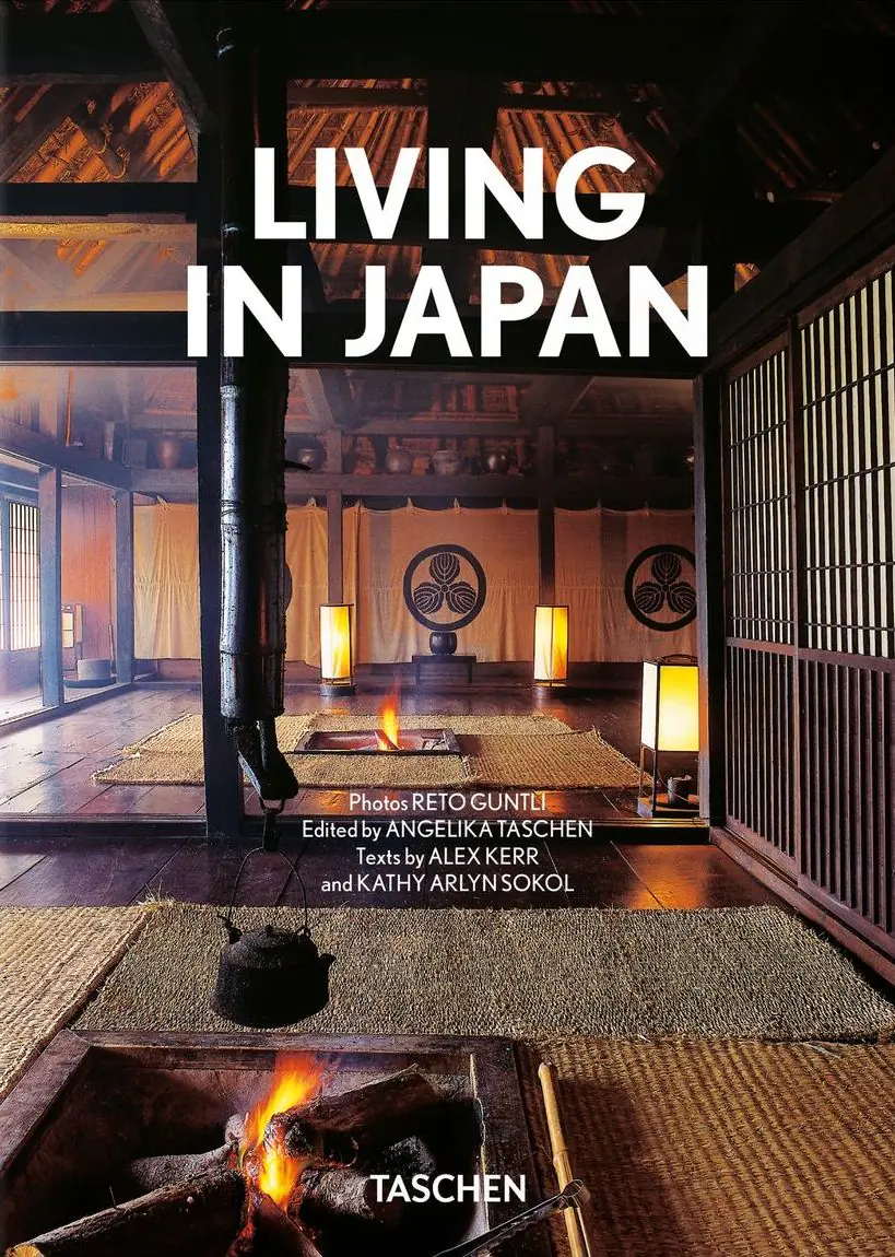 Książka - Living in Japan. 40th Ed.