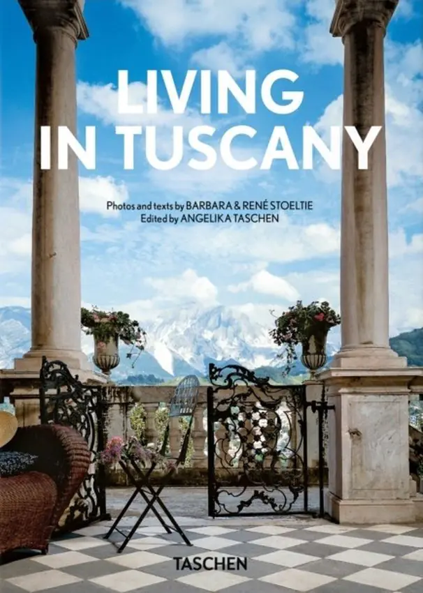 Książka - Living in Tuscany. 40th Ed.