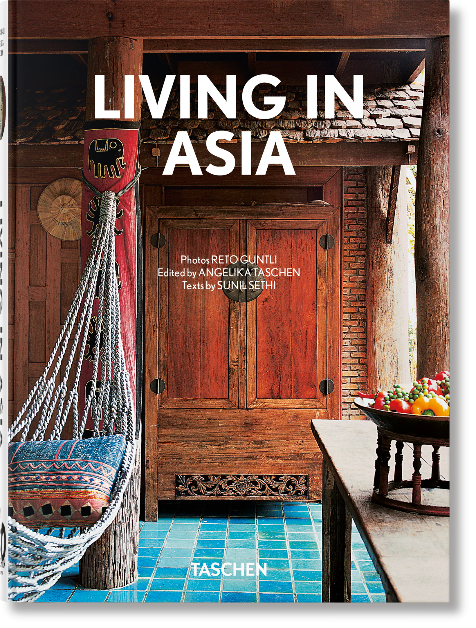Książka - Living in Asia. 40th Ed.