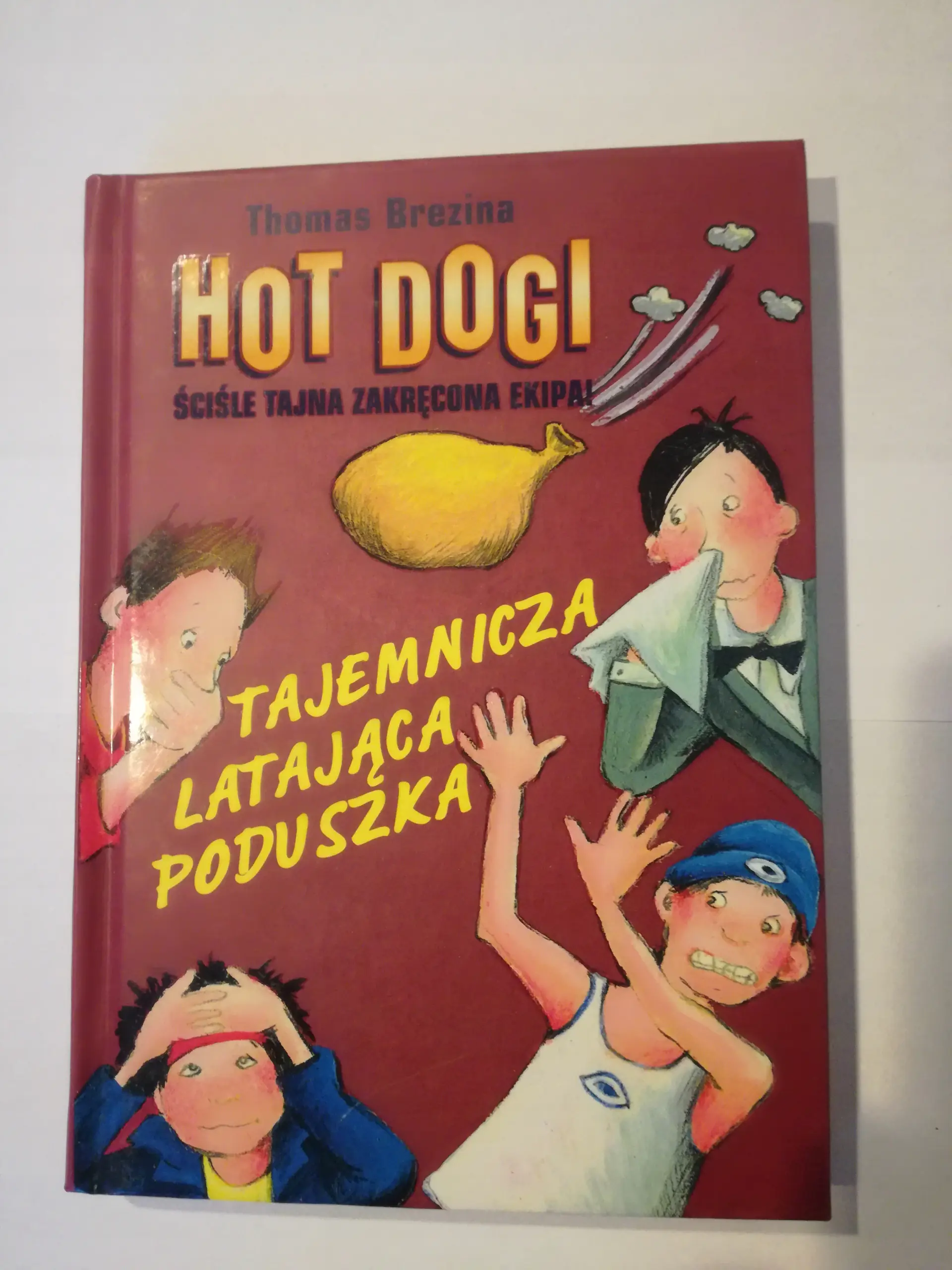 Książka - Tajemnicza latająca poduszka. Hot Dogi - ściśle tajna zakręcona ekipa! Tom 5