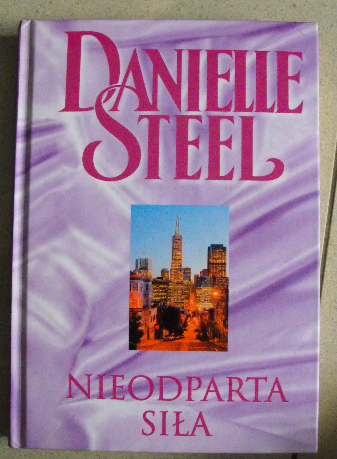 Książka - Nieodparta siła