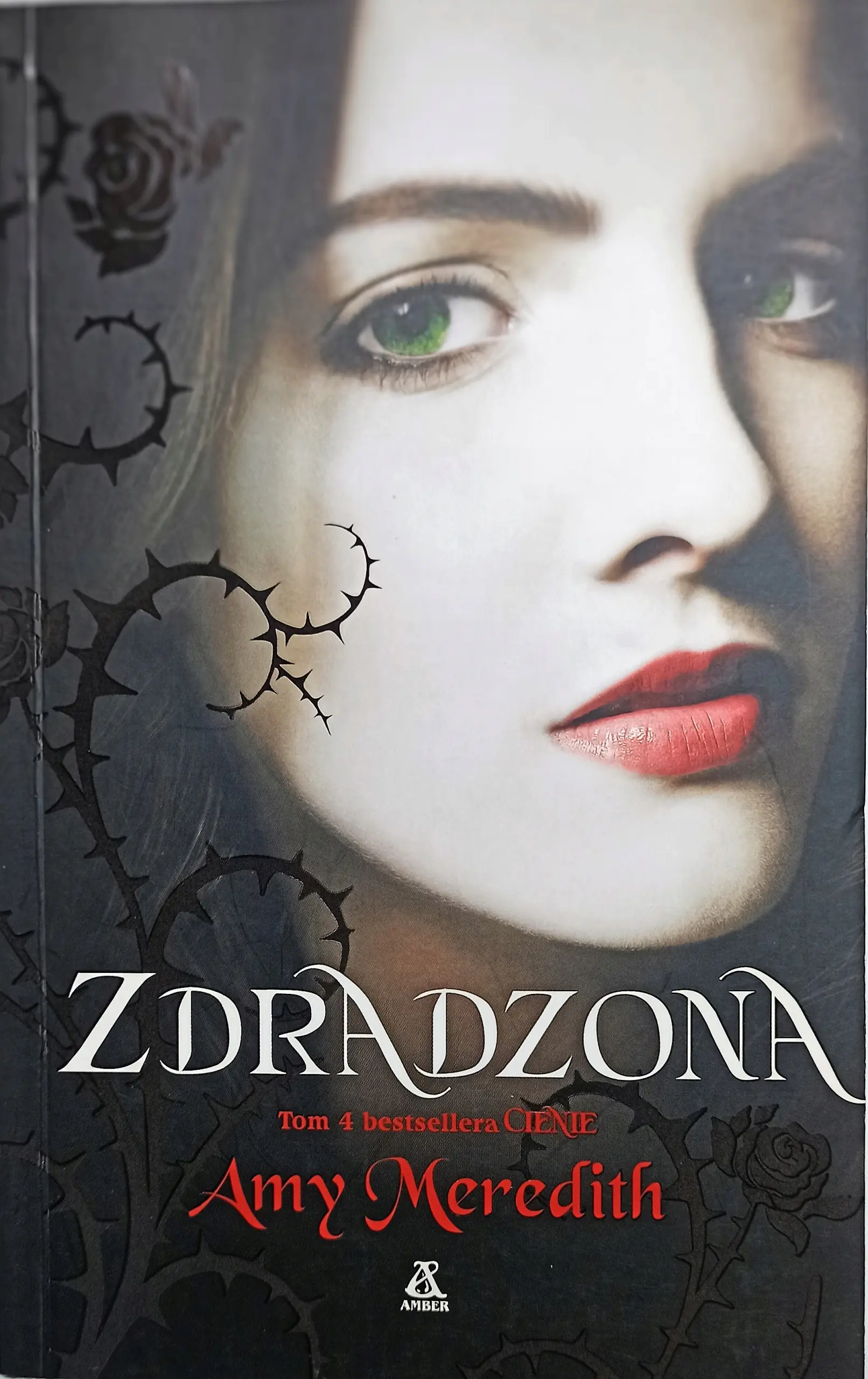 Książka - Zdradzona