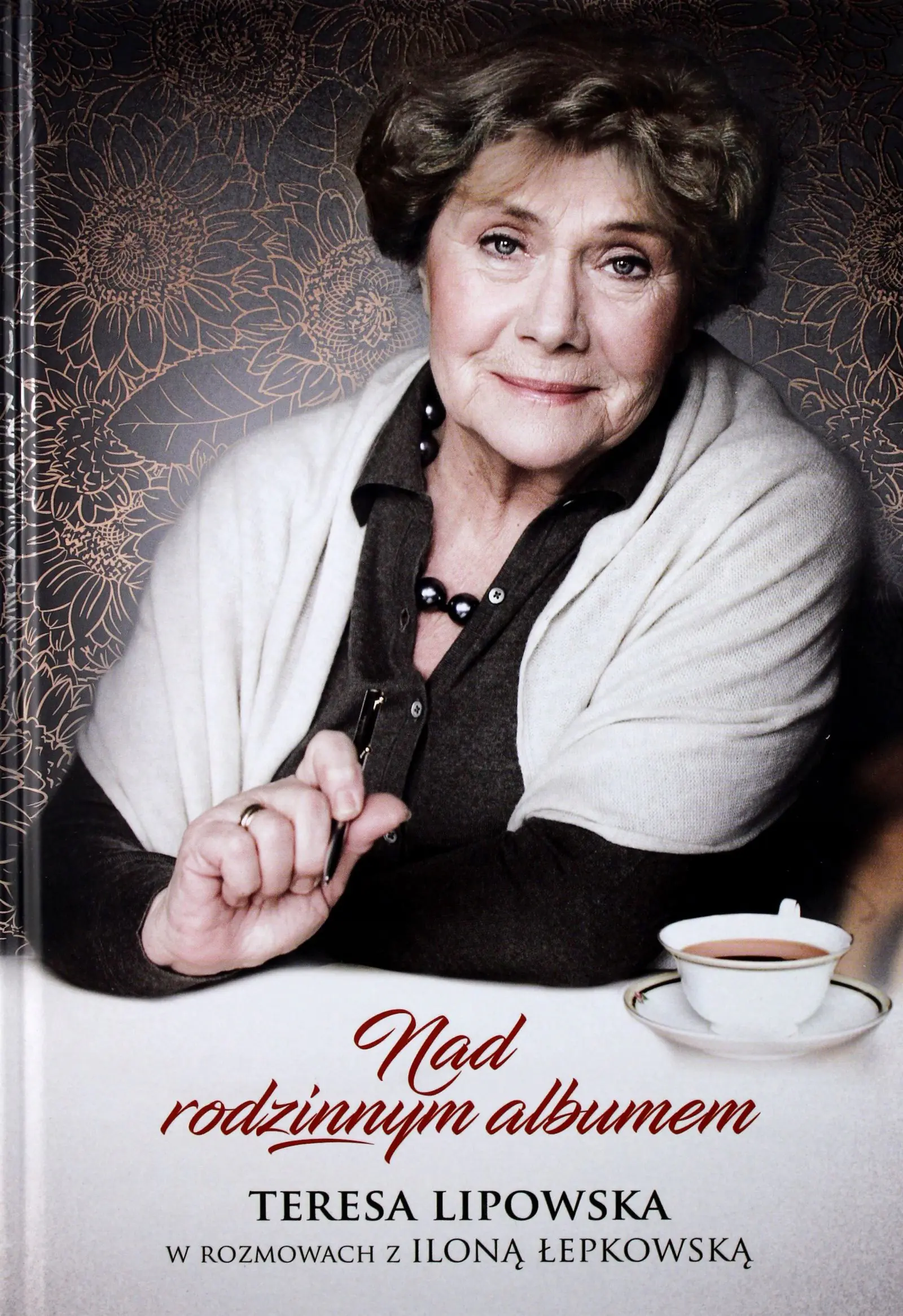 Książka - Nad rodzinnym albumem. Teresa Lipowska w rozmowach z Iloną Łepkowską