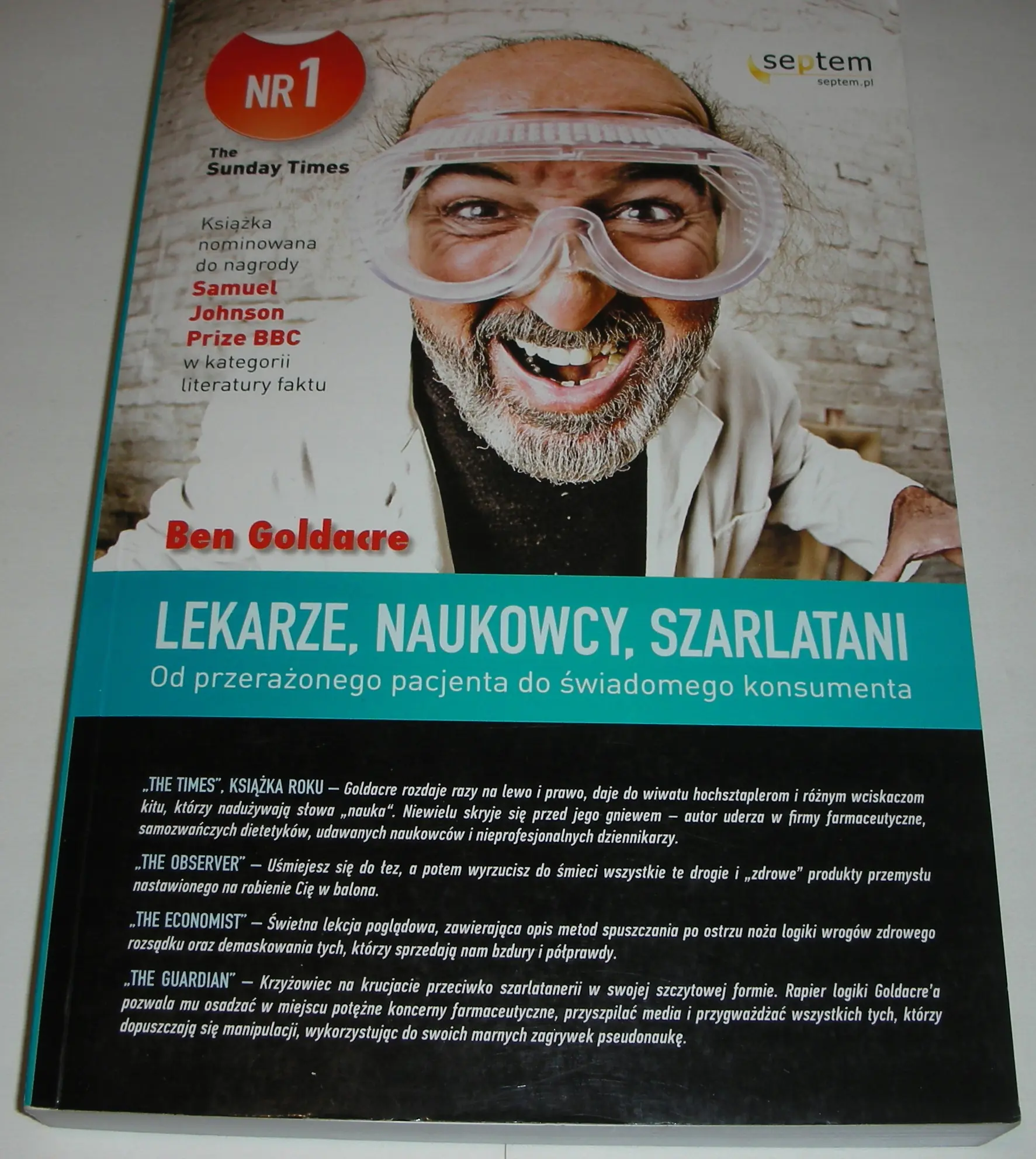 Książka - Lekarze, naukowcy, szarlatani. Od przerażonego pacjenta do świadomego konsumenta