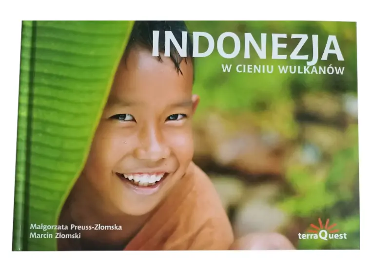 Książka - Indonezja. W cieniu wulkanów