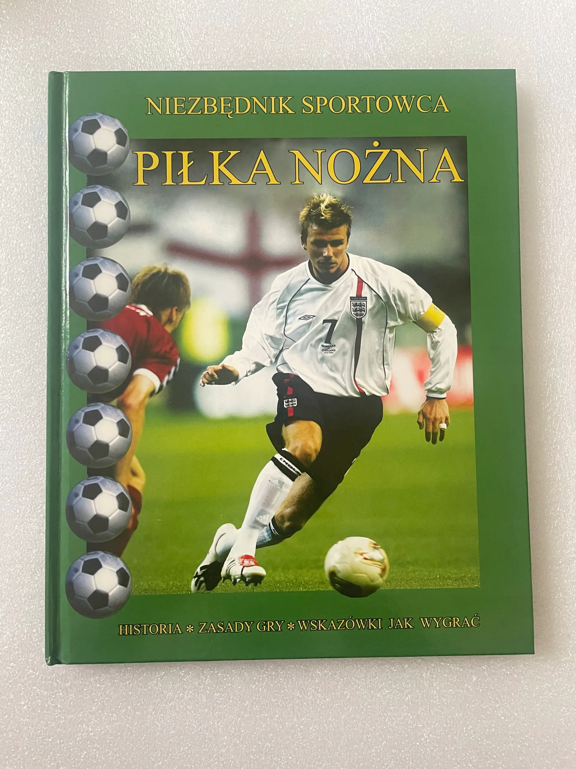 Książka - Piłka nożna. Niezbędnik sportowca
