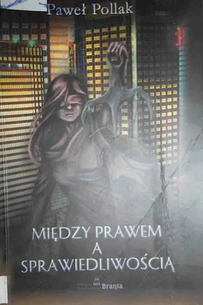 Książka - Między prawem a sprawiedliwością