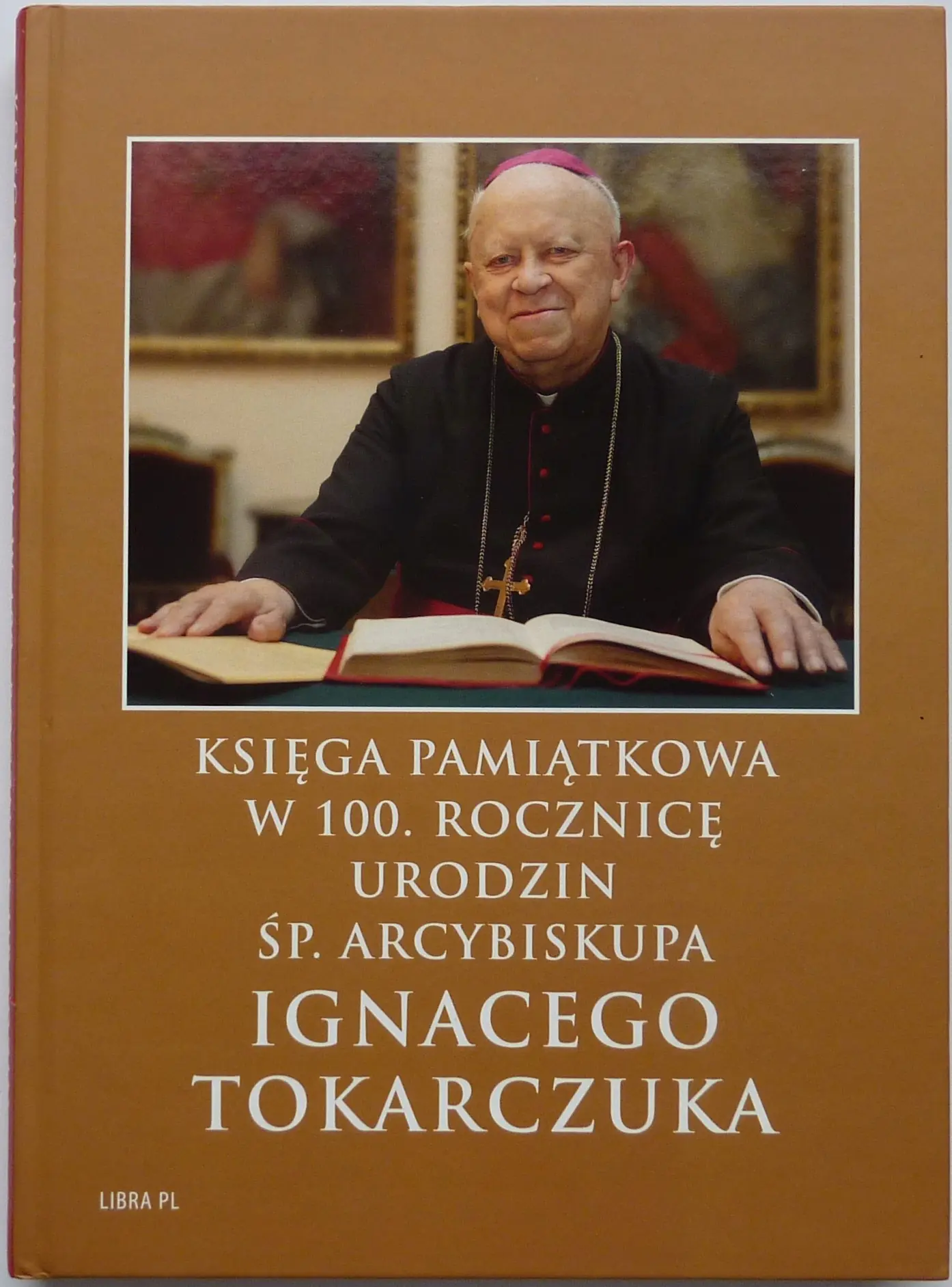 Książka - Księga Pamiątkowa w 100. rocznicę urodzin śp. Arcybiskupa Ignacego Tokarczuka