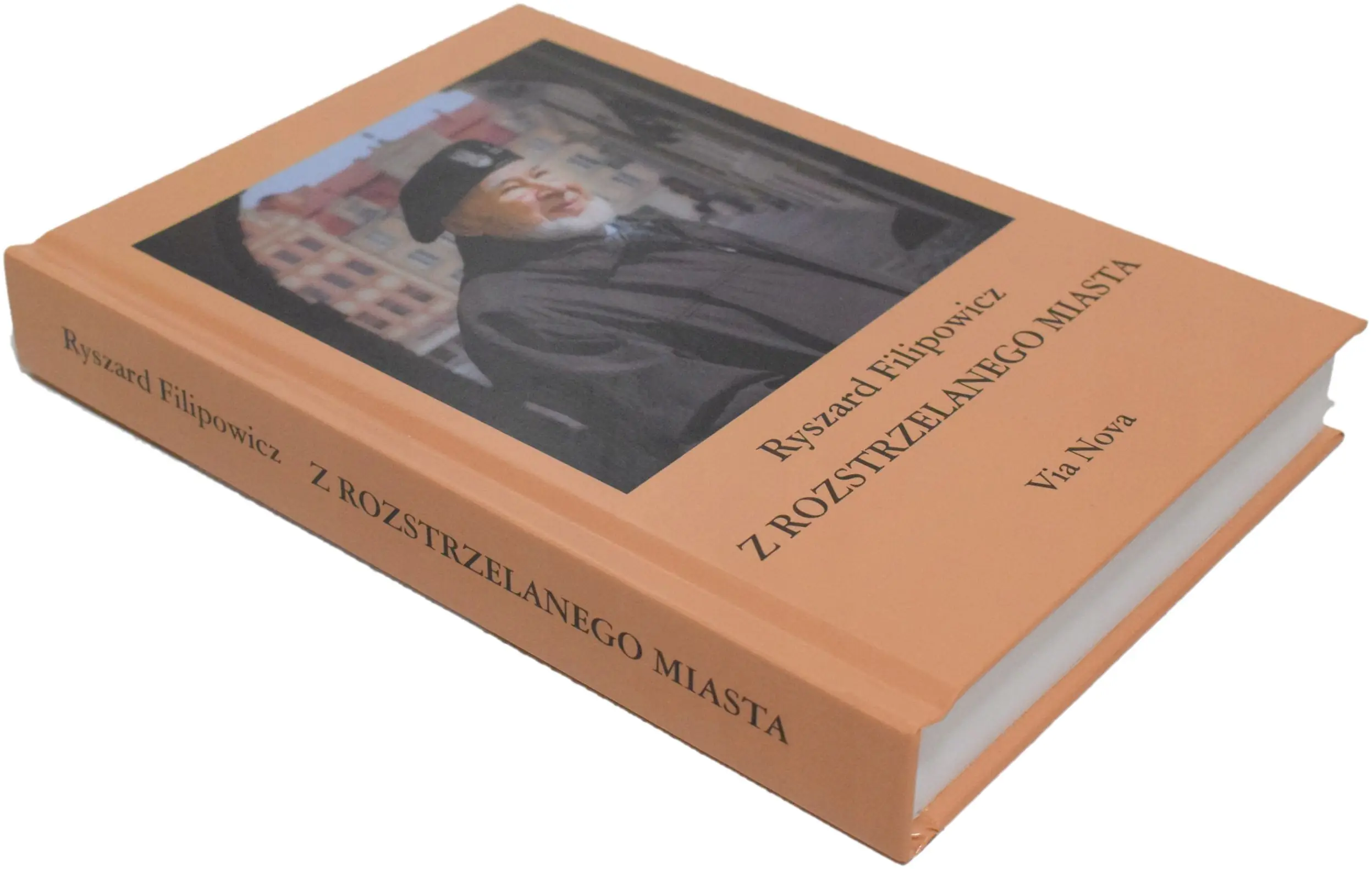 Książka - Z rozstrzelanego miasta