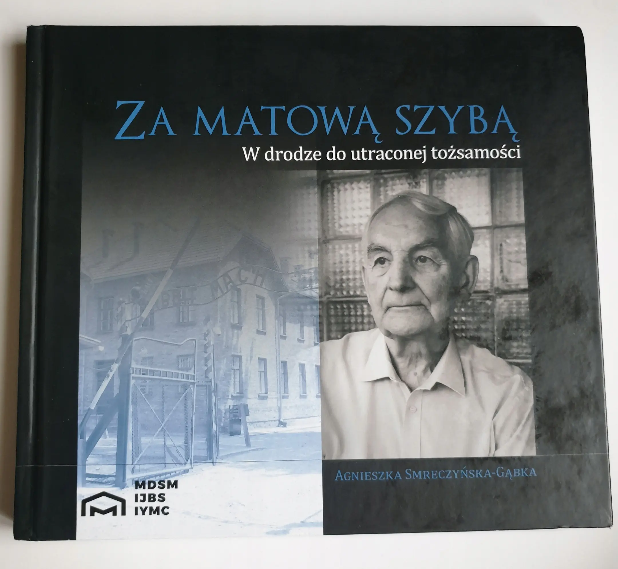 Książka - ZA MATOWĄ SZYBĄ