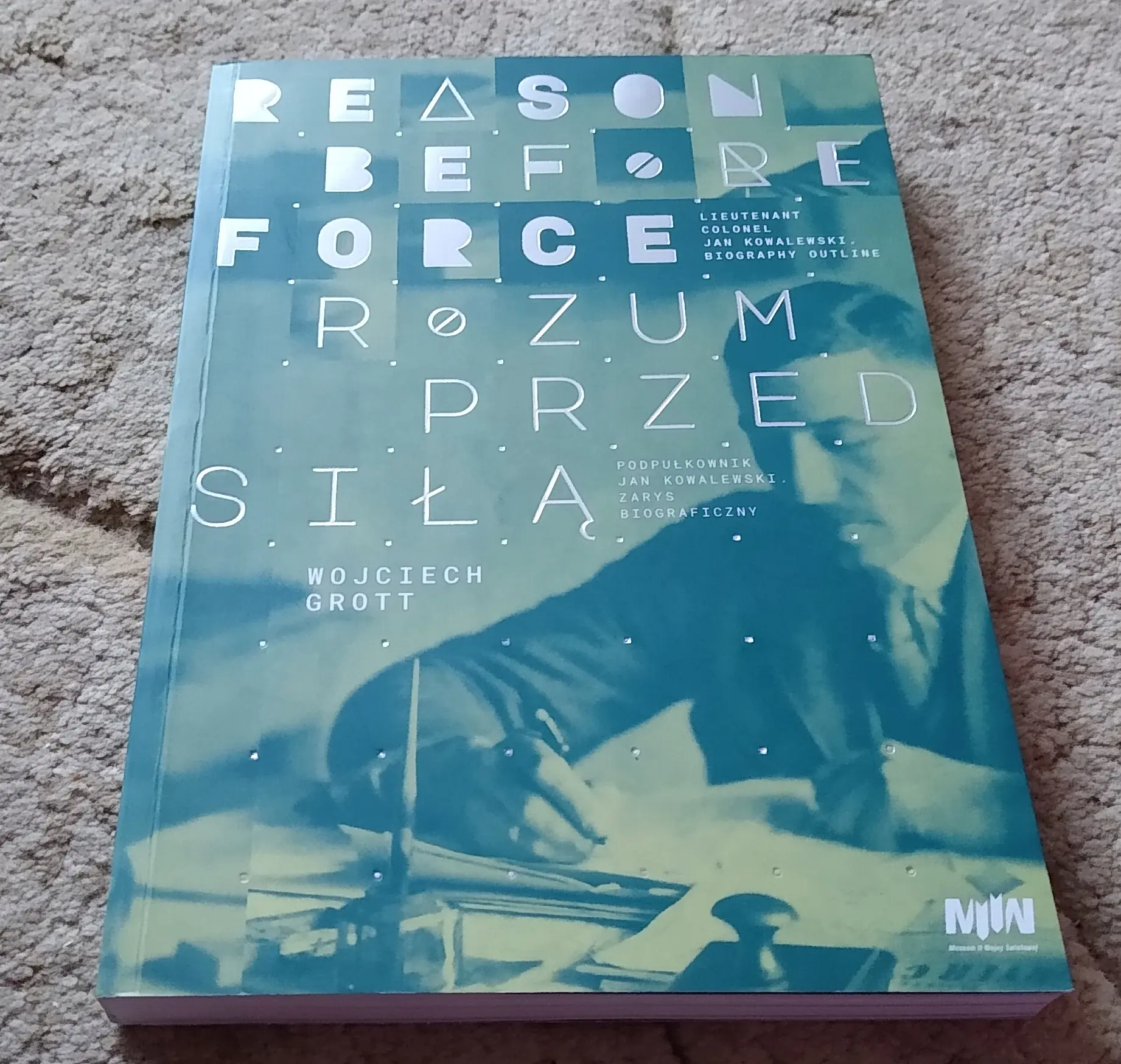 Książka - Rozum przed siłą Reason before force