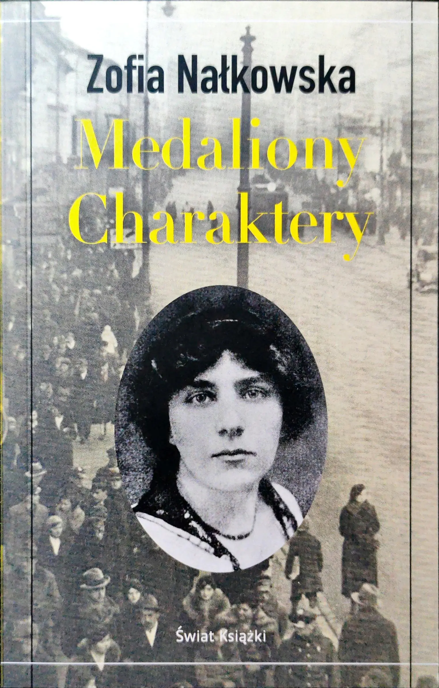 Książka - Medaliony. Charaktery