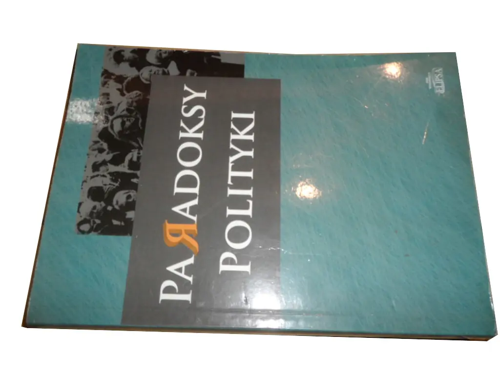 Książka - Paradoksy polityki
