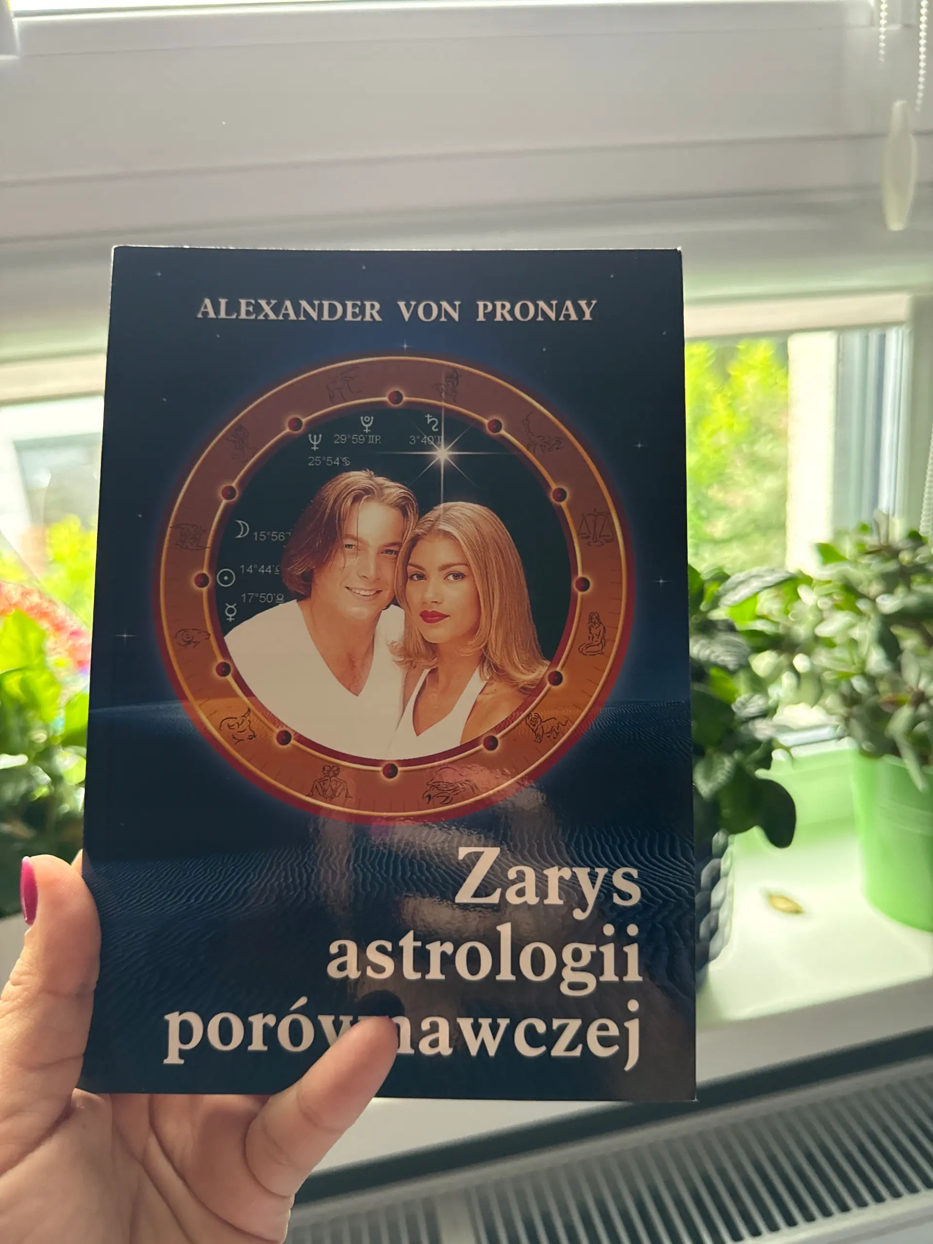 Książka - Zarys astrologii porównawczej