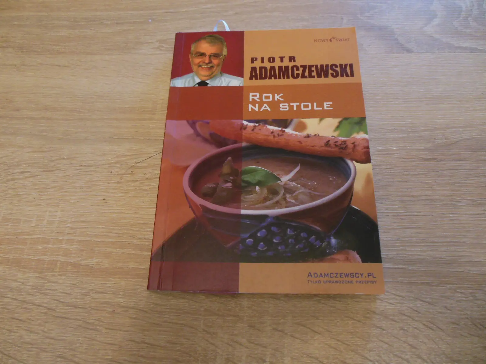 Książka - Rok na stole