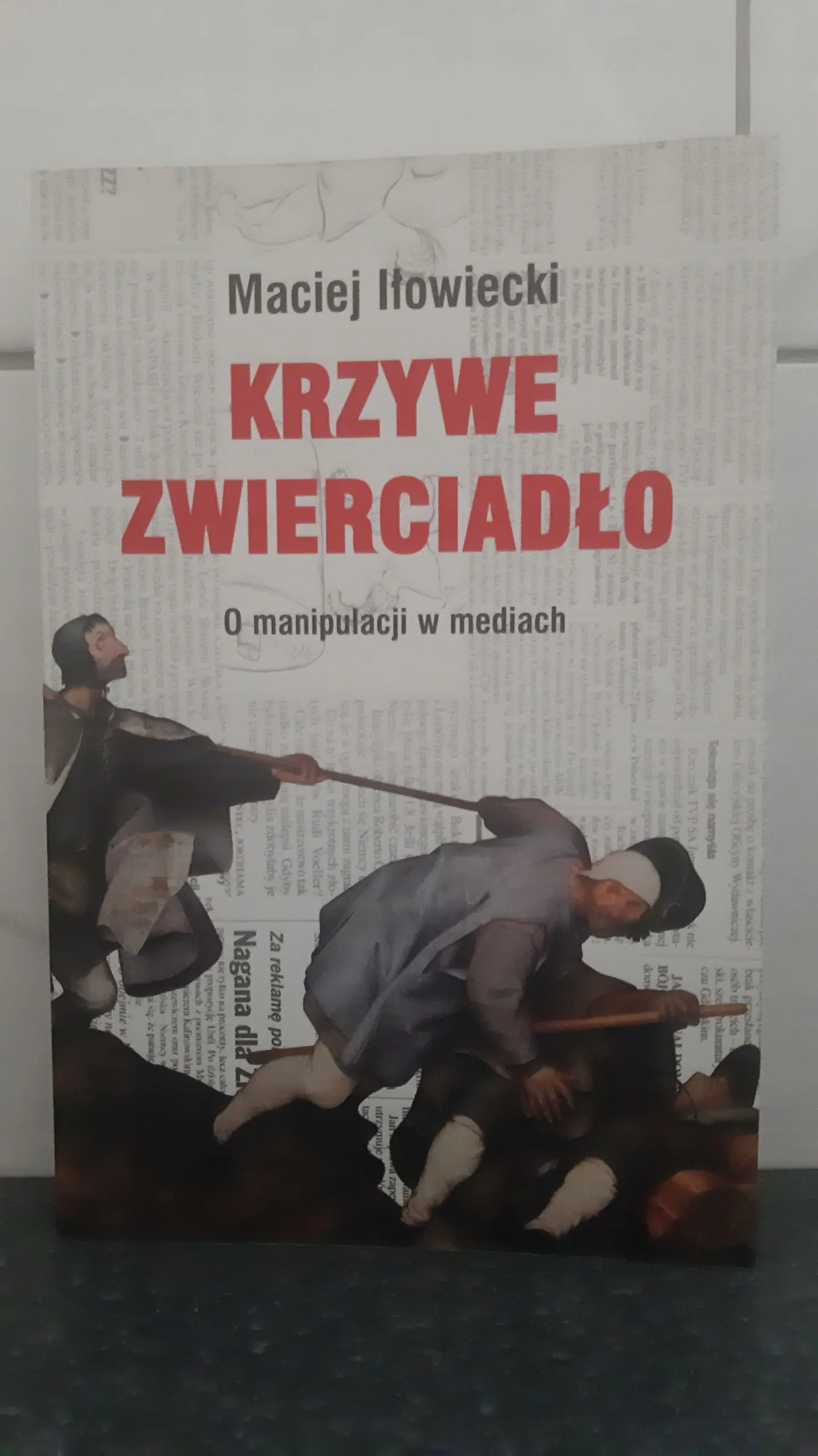Książka - Krzywe zwierciadło