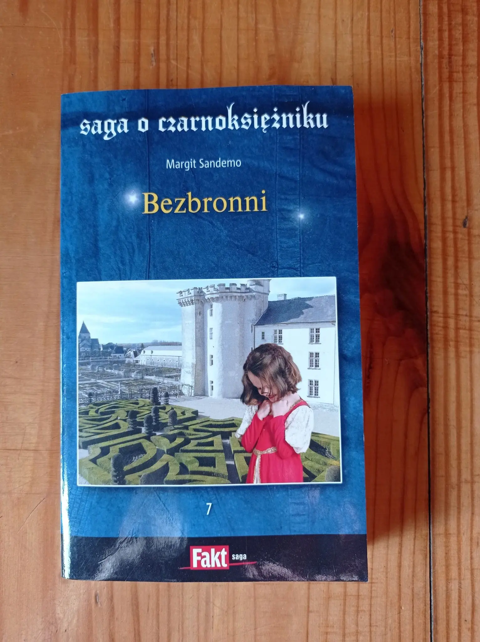 Książka - SAGA O CZARNOKSIĘZNIKU TOM 7 BEZBRONNI