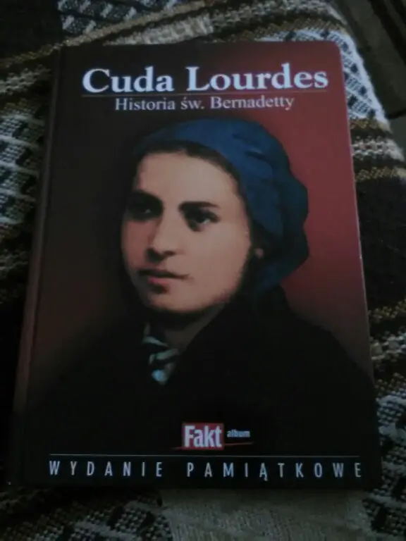 Książka - Cuda Lourdes. Historia św. Bernadetty