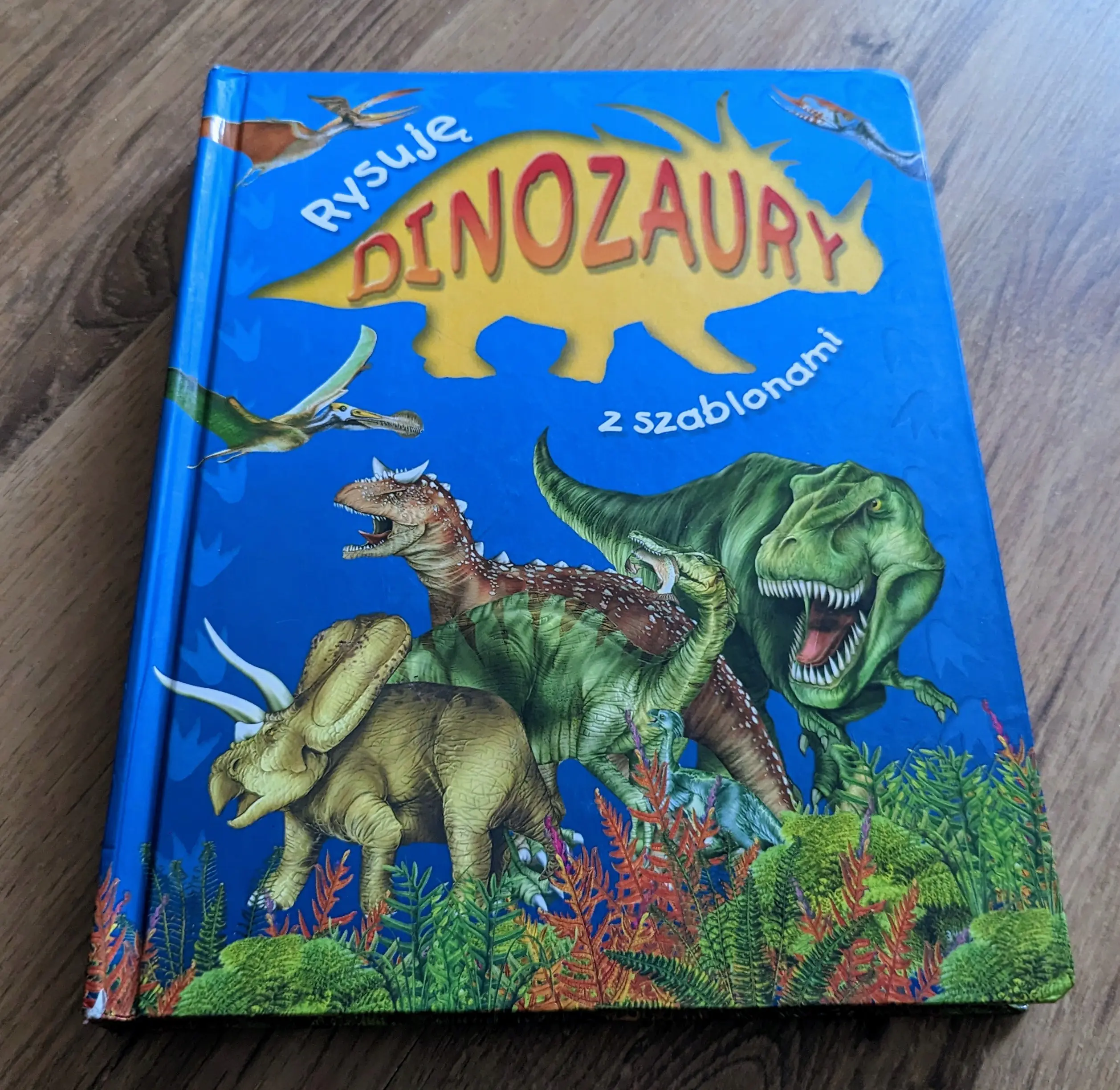 Książka - Rysuję dinozaury z szablonami