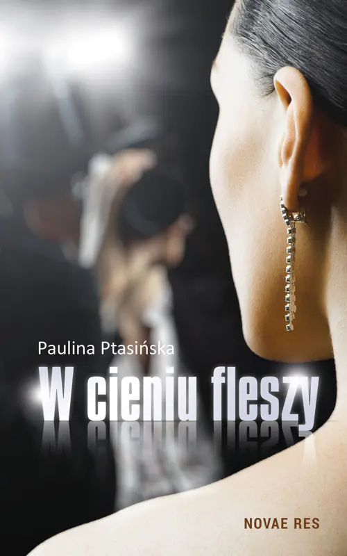 Książka - W cieniu fleszy