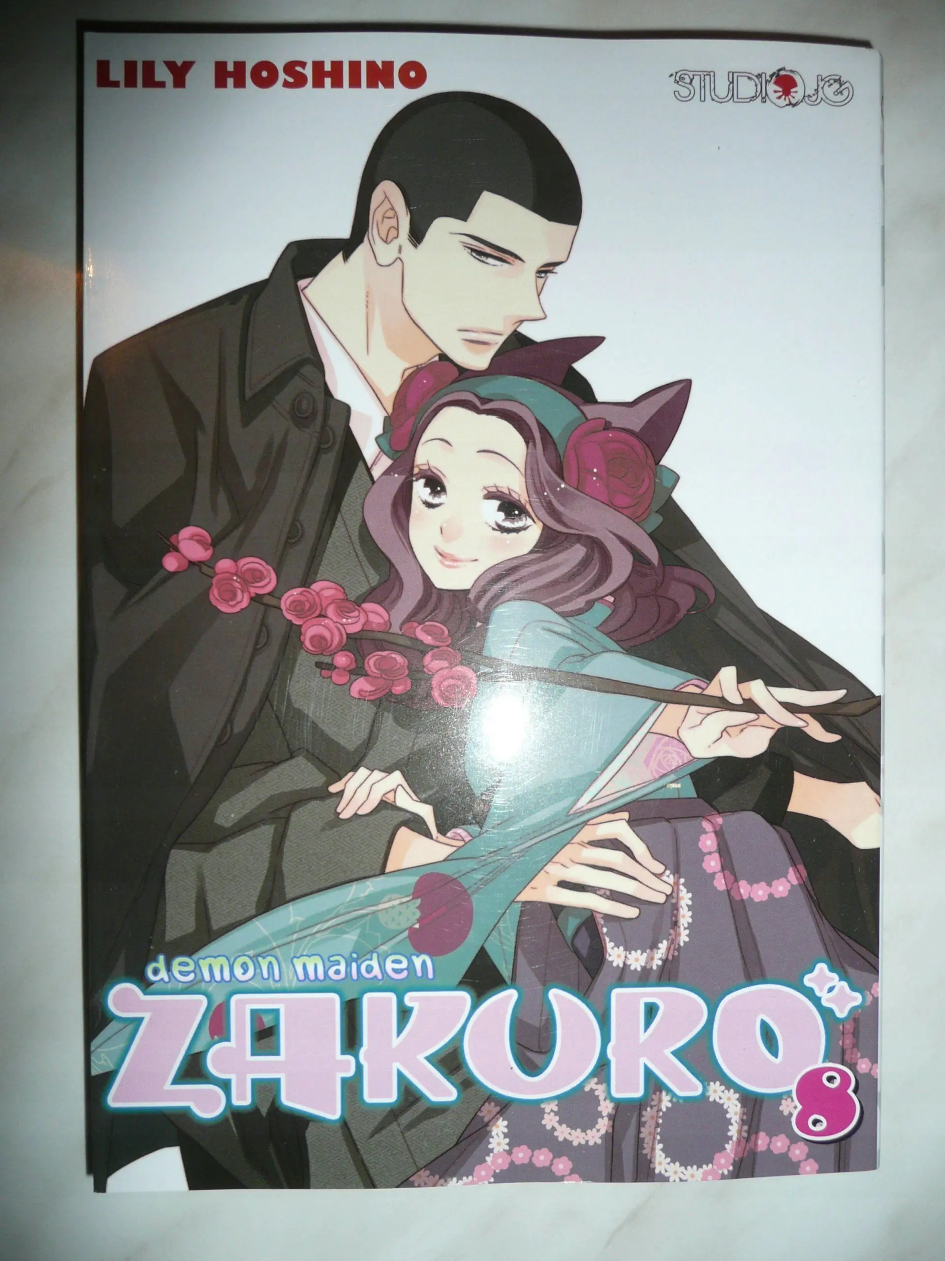 Książka - Demon Maiden Zakuro t.8 - Lily Hoshino 