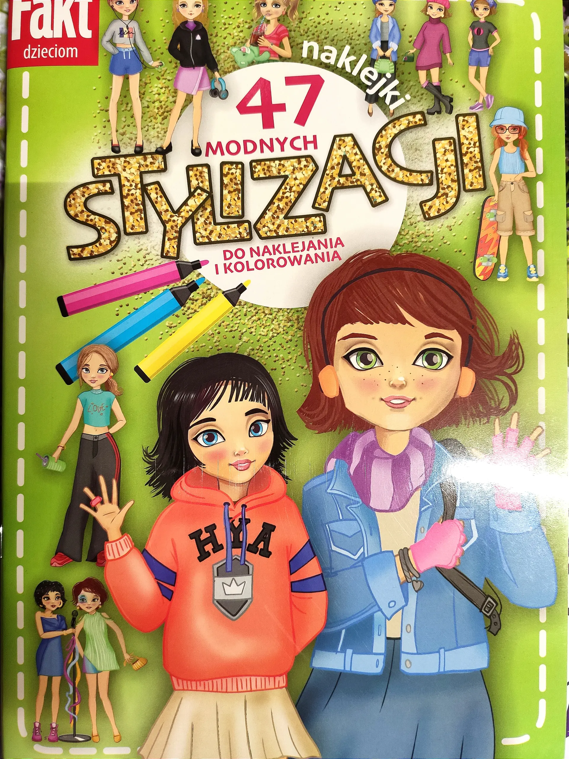 Książka - 47 modnych stylizacji do naklejania i kolorowania