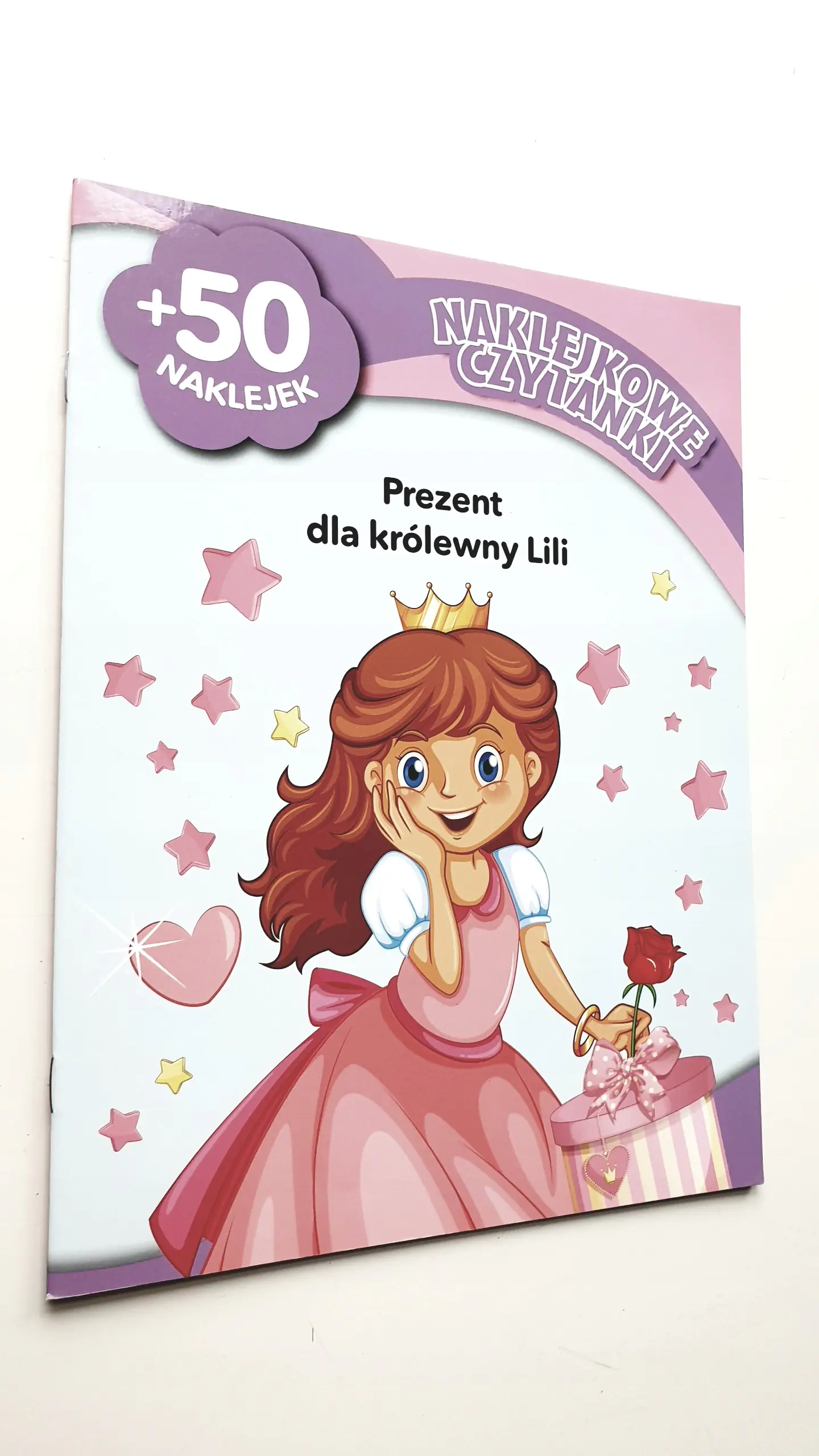 Książka - Naklejkowe czytanki. Prezent dla królewny Lili