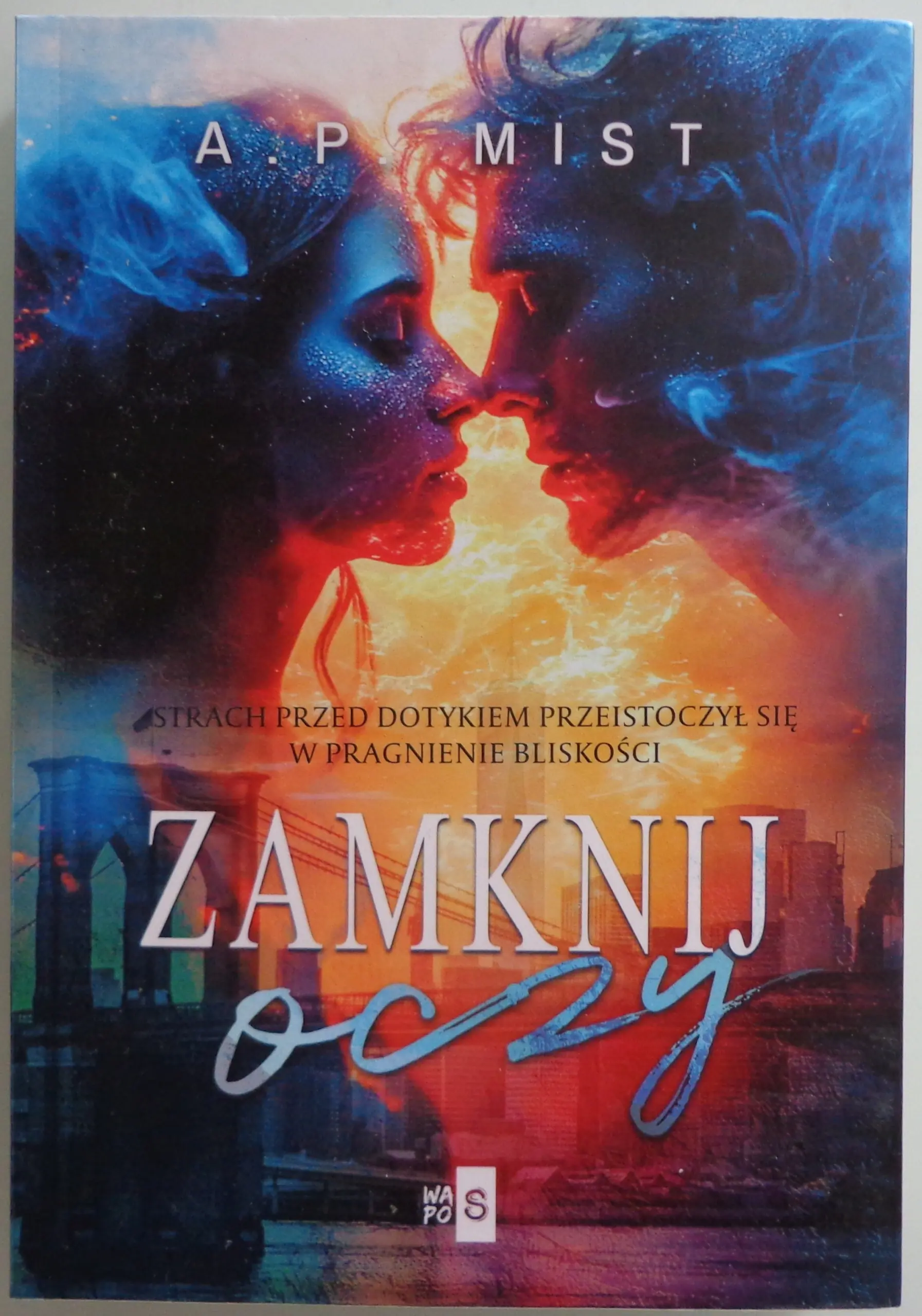 Książka - Zamknij oczy