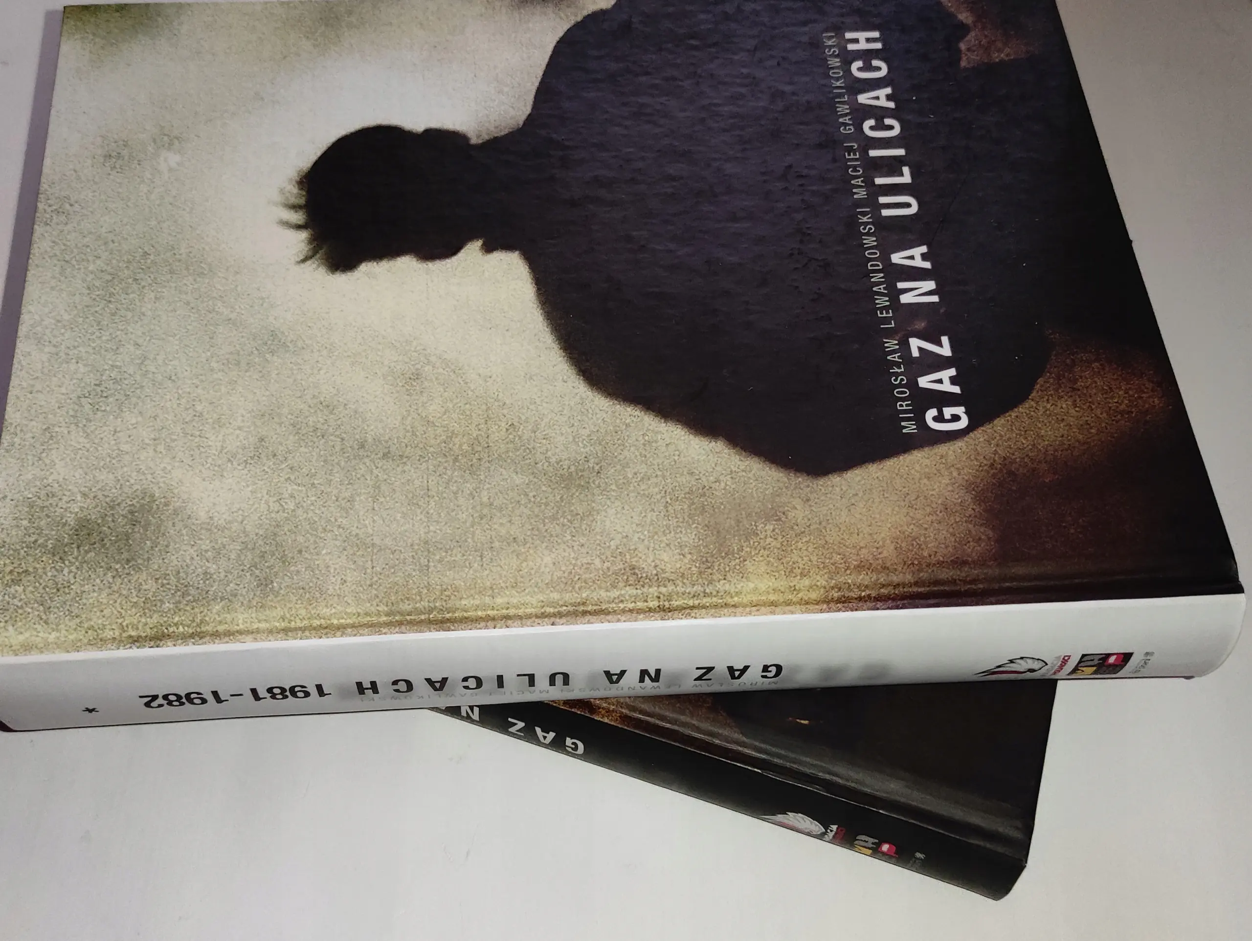 Książka - Gaz na ulicach Tom II