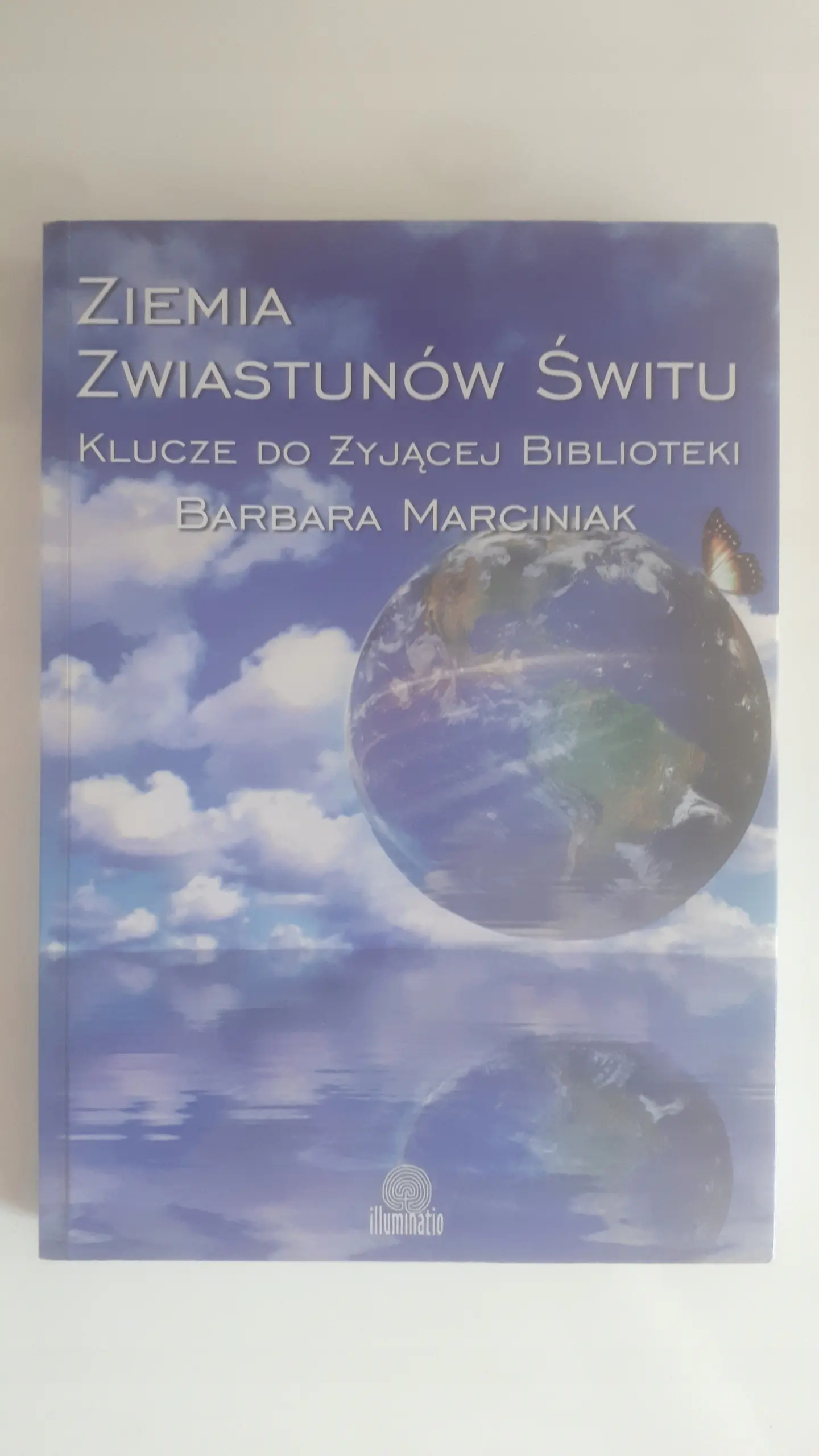 Książka - Ziemia zwiastunów świtu
