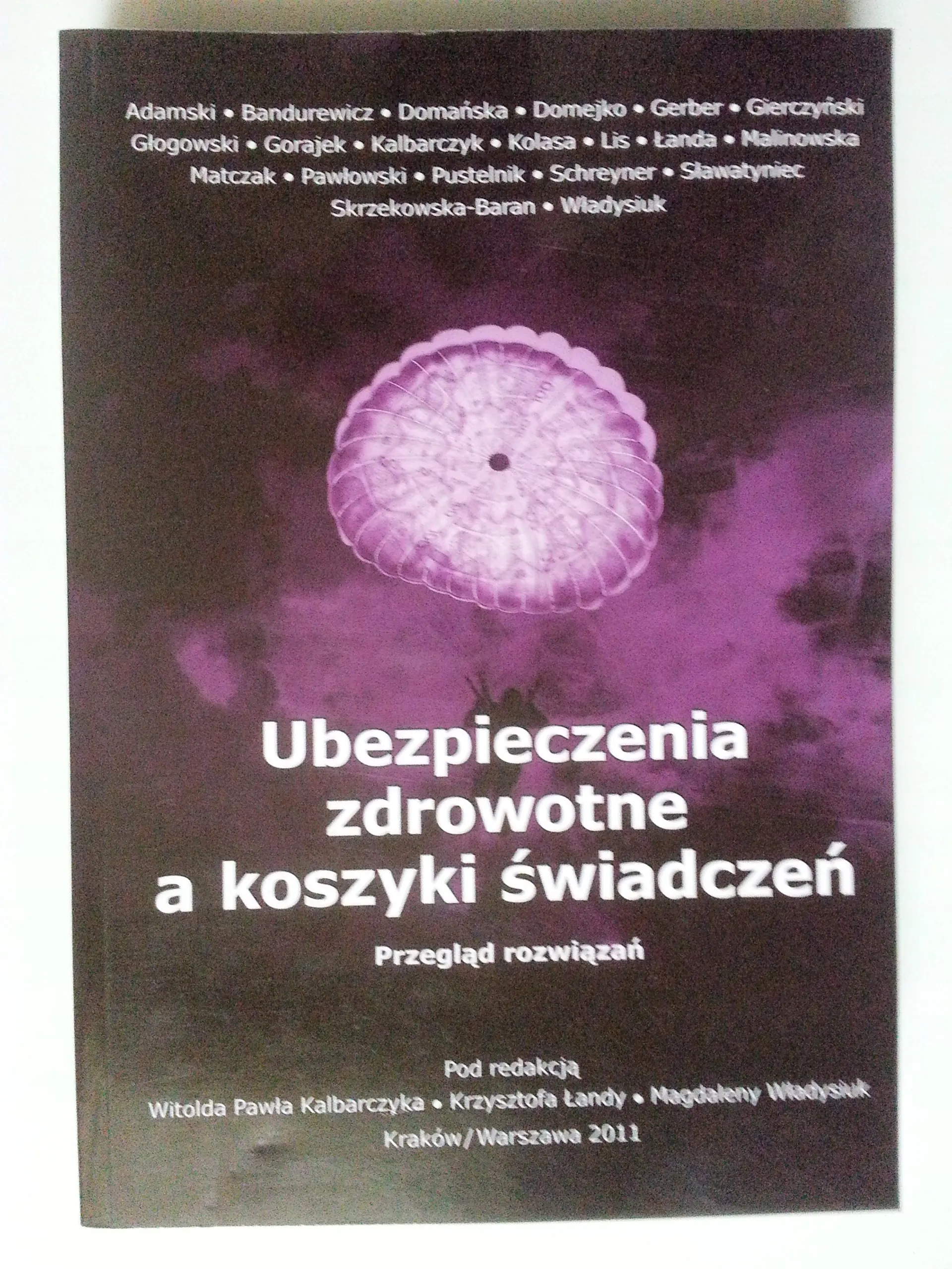Książka - UBEZPIECZENIA ZDROWOTNE A KOSZYKI ŚWIADCZEŃ PRZEGLĄD ROZWIĄZAŃ