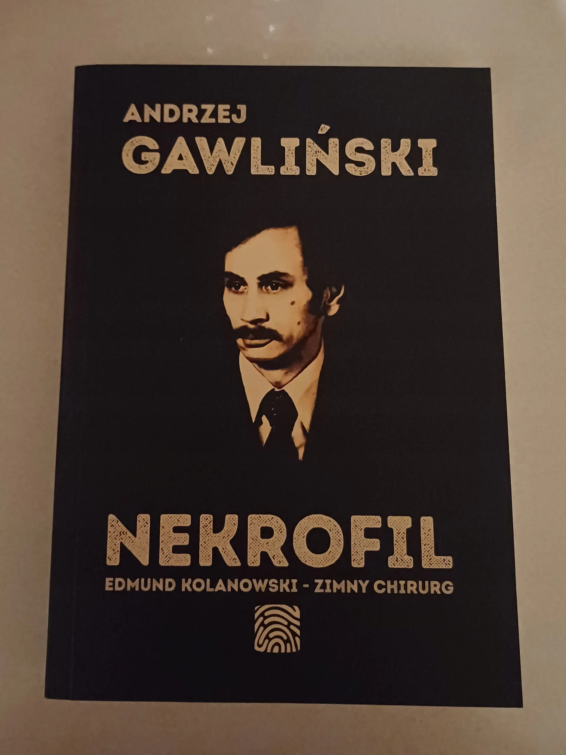 Książka - Nekrofil