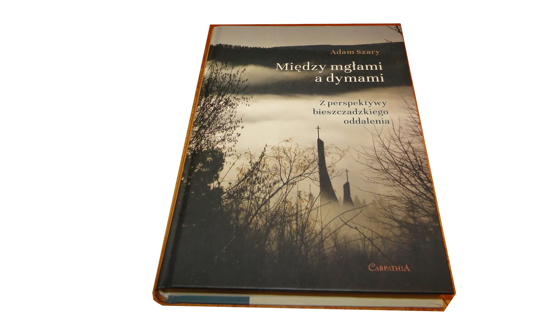 Książka - Między mgłami a dymami