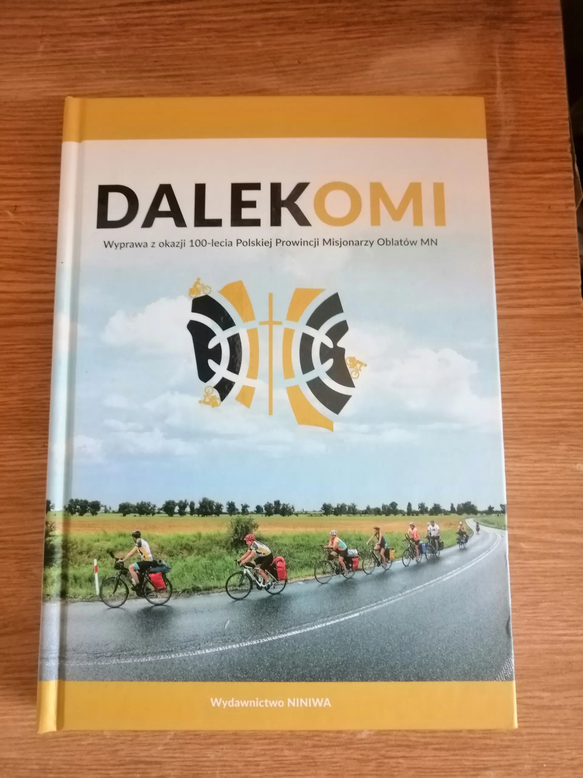 Książka - Dalekomi. Wyprawa z okazji 100-lecia Polskiej Prowincji Misjonarzy Oblatów MN