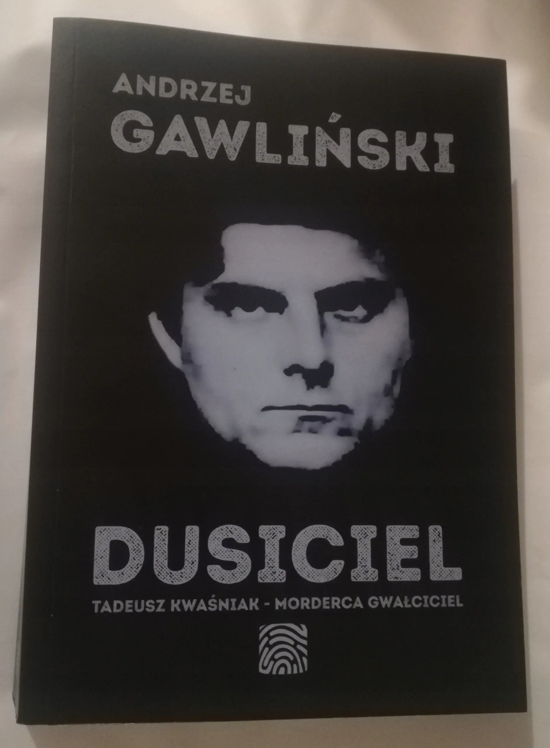 Książka - Dusiciel Tadeusz Kwaśniak Morderca gwałciciel